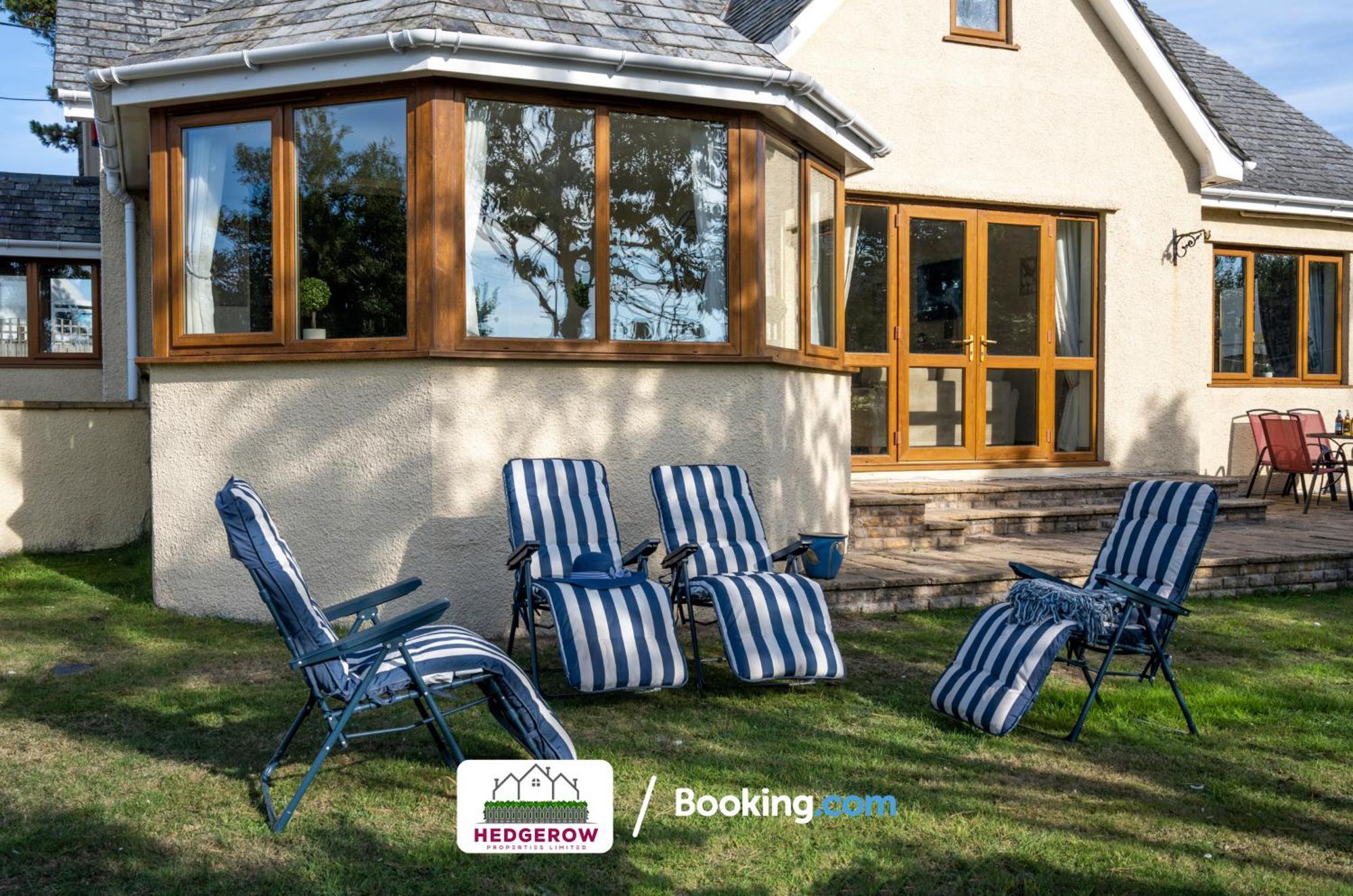 Hedgerow Haven: Spacious 2-Bedroom Truro Retreat Exterior photo